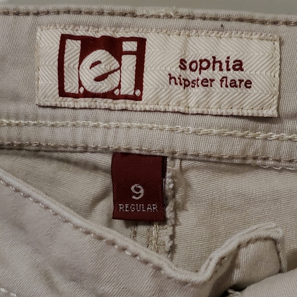 L.e.i hipster flare khakis - Picture 2 of 3